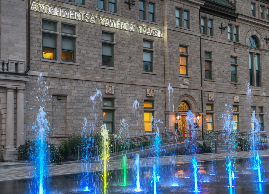 Photo du fragment poétique en langue wendat d'Andrée Levesque Sioui: Mon territoire s’appelle langue (parole, voix, promesse)